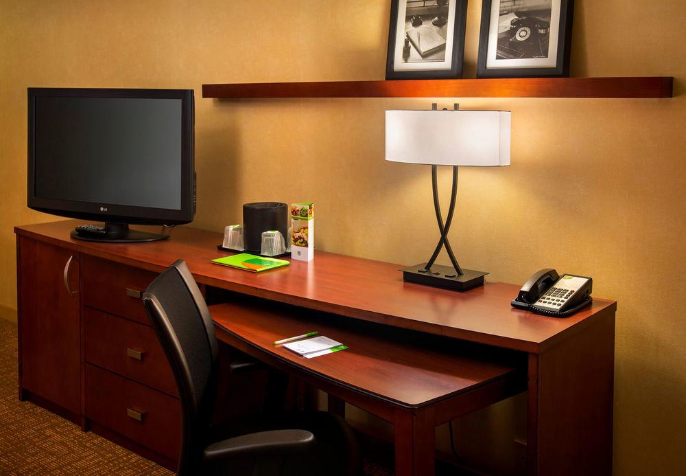 מלון Courtyard By Marriott פוקיפסי מראה חיצוני תמונה