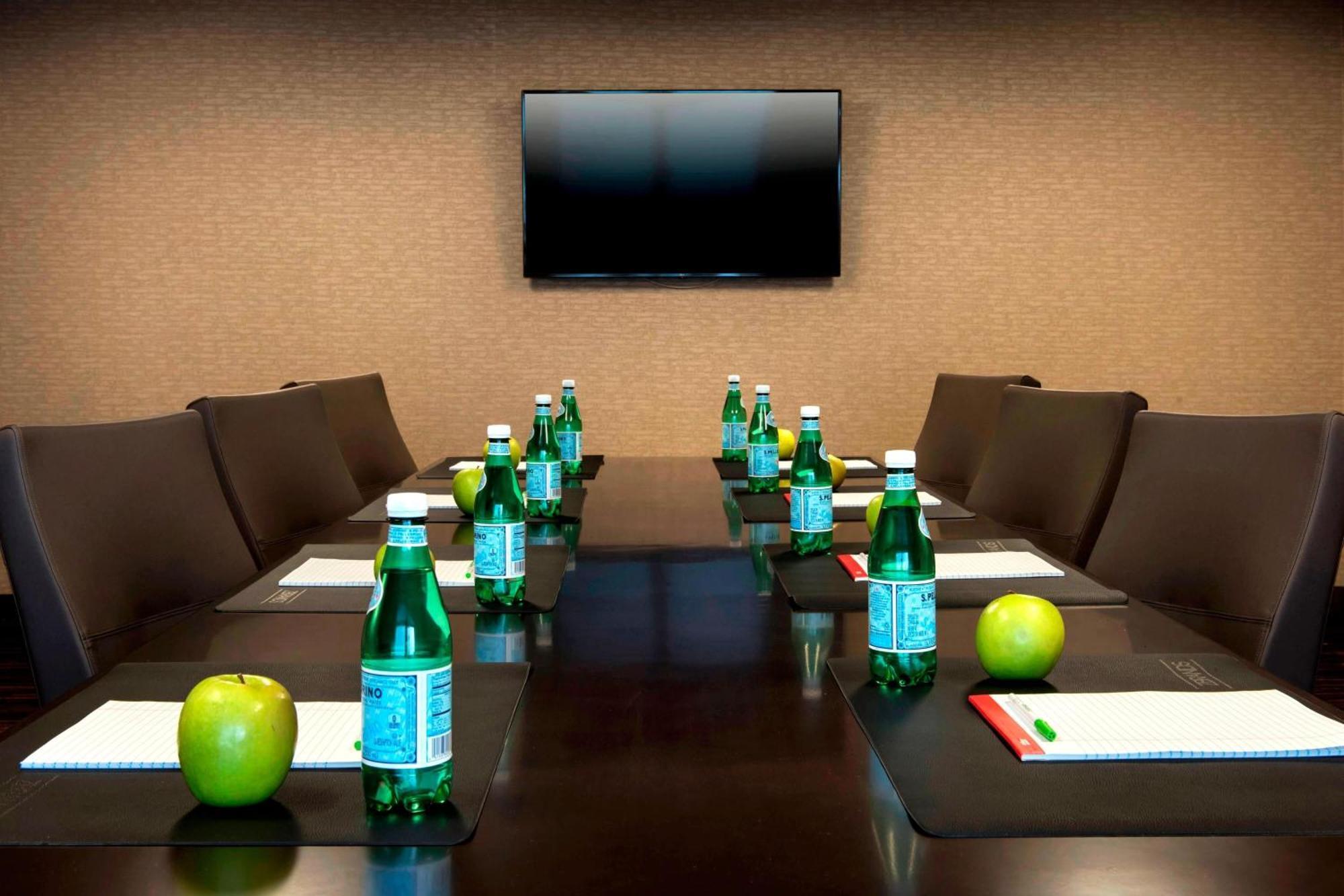 מלון Courtyard By Marriott פוקיפסי מראה חיצוני תמונה