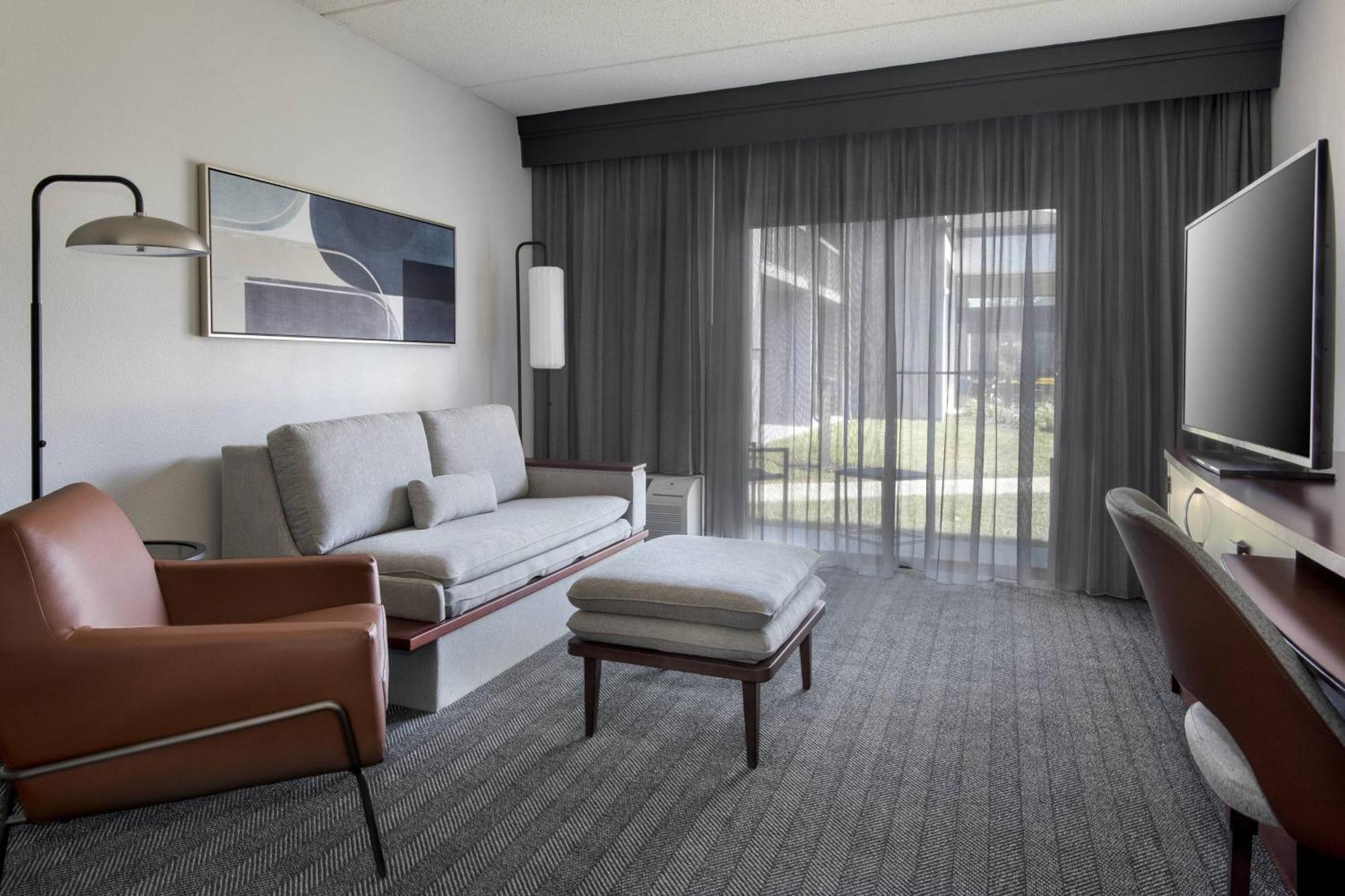 מלון Courtyard By Marriott פוקיפסי מראה חיצוני תמונה