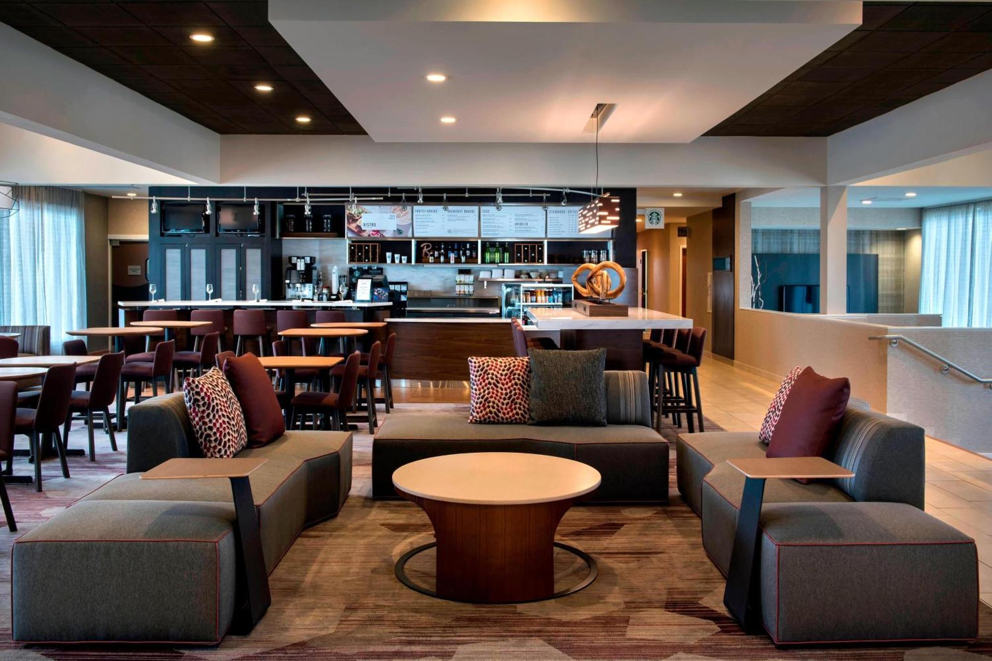 מלון Courtyard By Marriott פוקיפסי מראה חיצוני תמונה