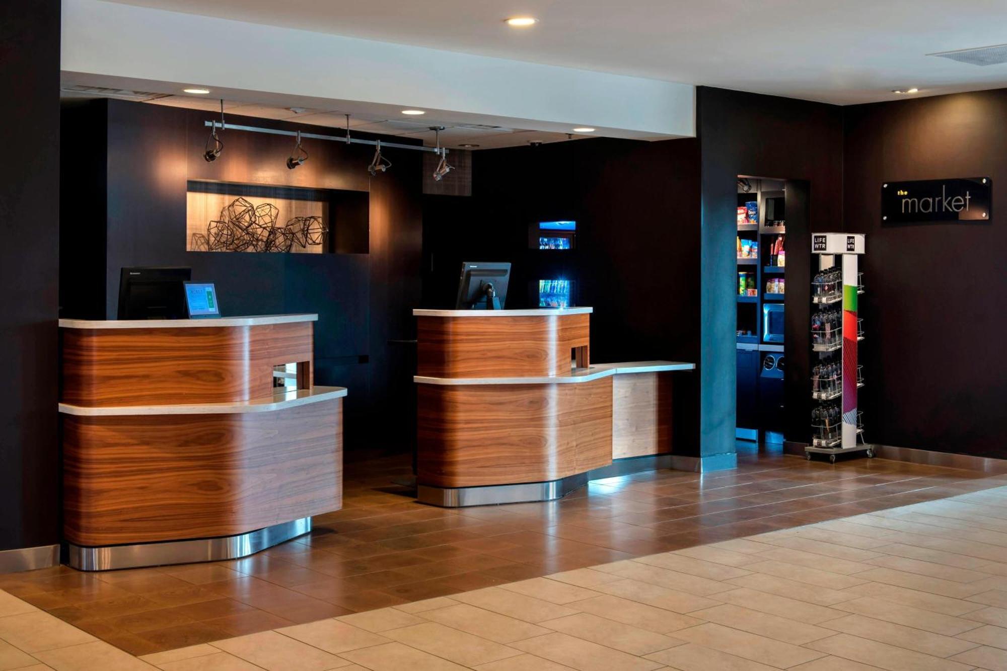 מלון Courtyard By Marriott פוקיפסי מראה חיצוני תמונה