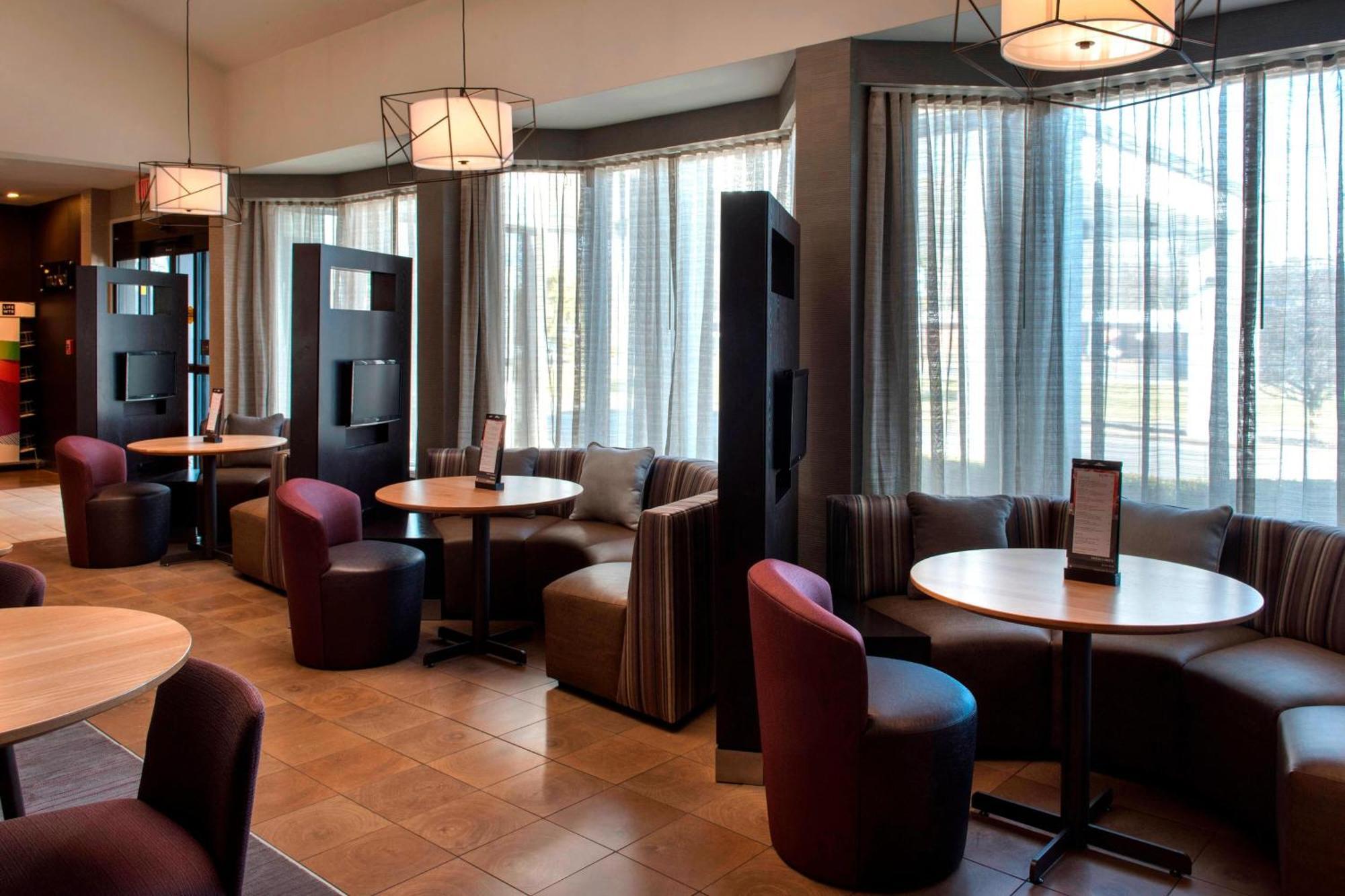 מלון Courtyard By Marriott פוקיפסי מראה חיצוני תמונה