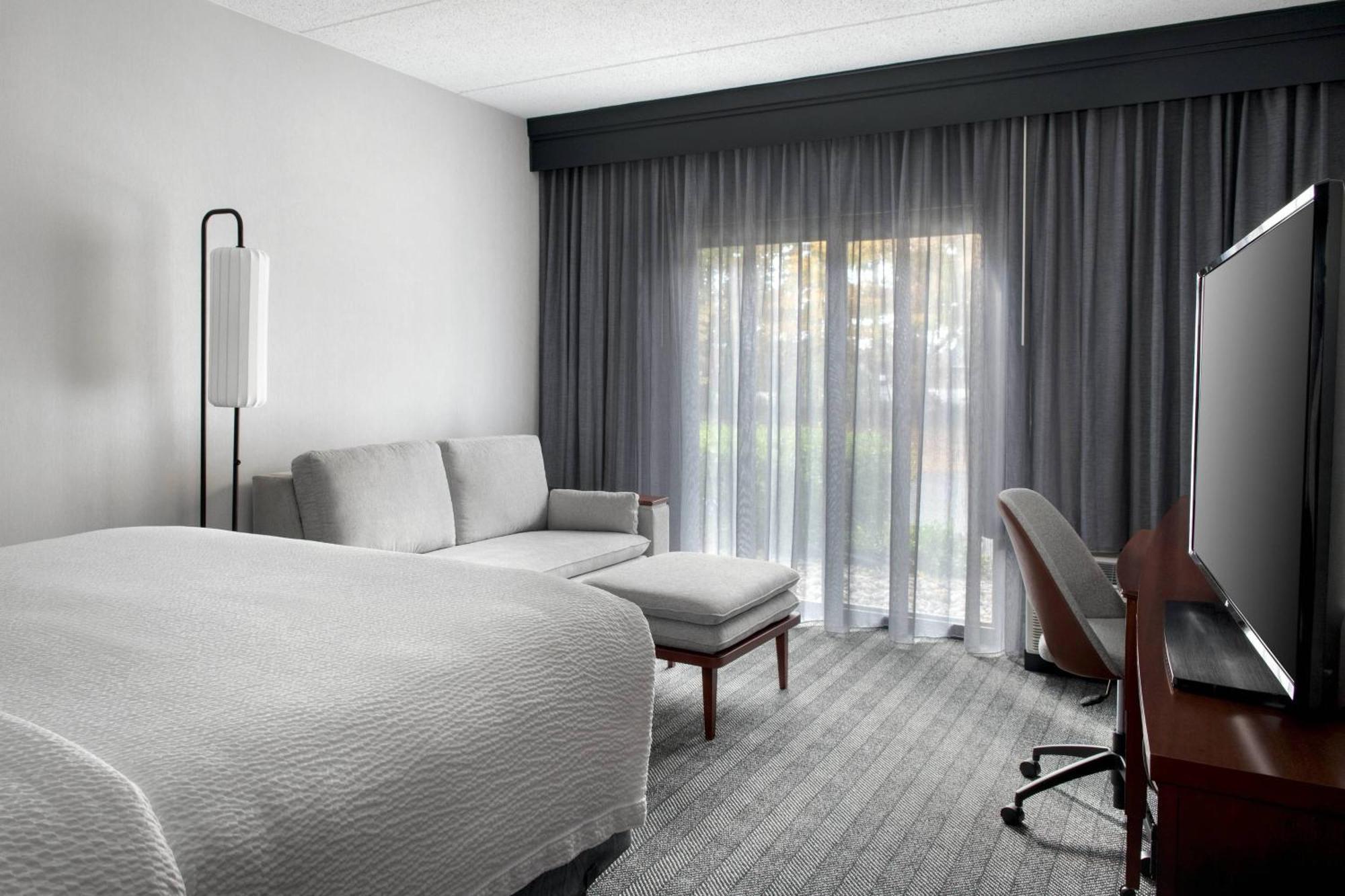 מלון Courtyard By Marriott פוקיפסי מראה חיצוני תמונה