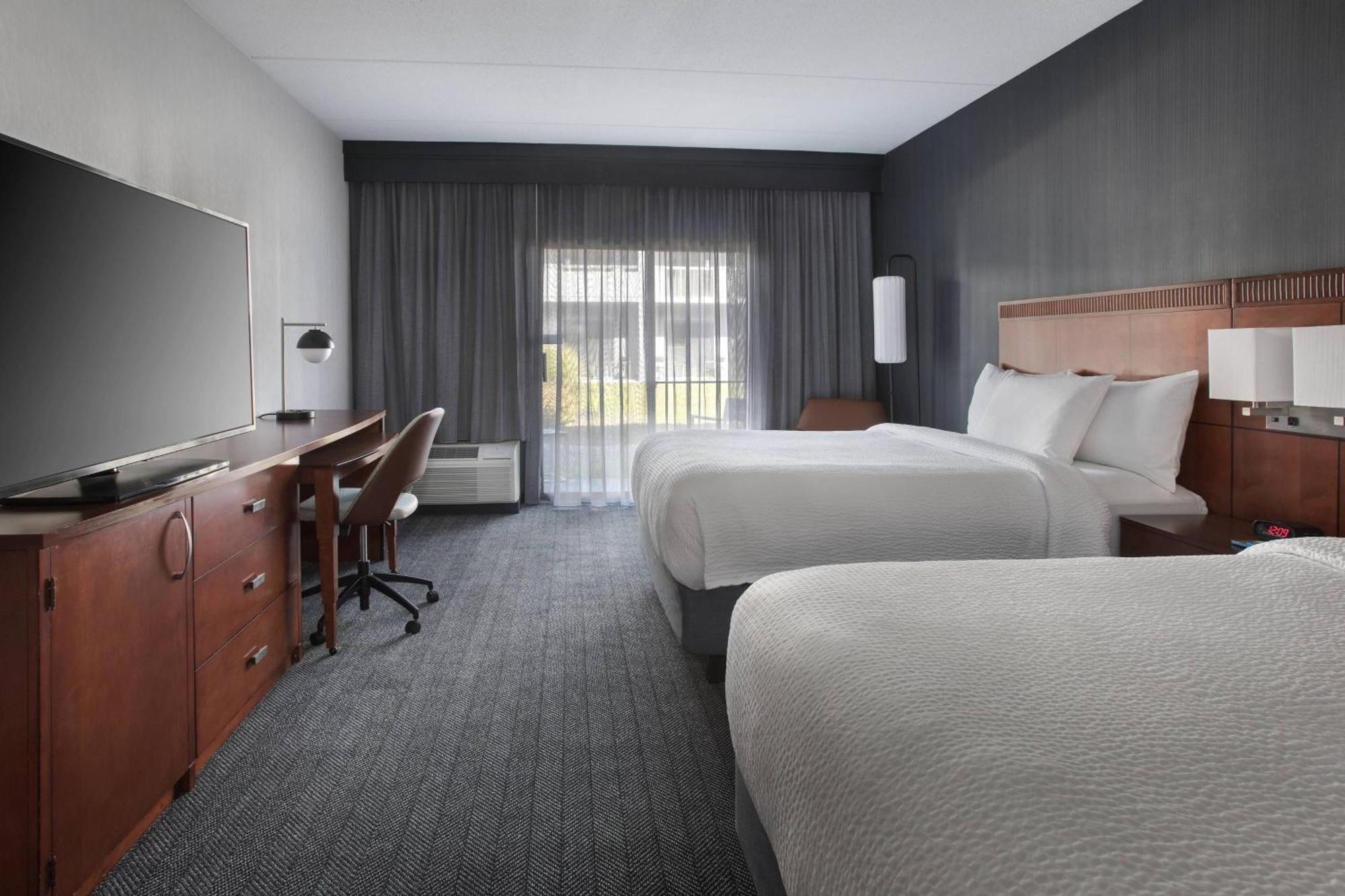 מלון Courtyard By Marriott פוקיפסי מראה חיצוני תמונה
