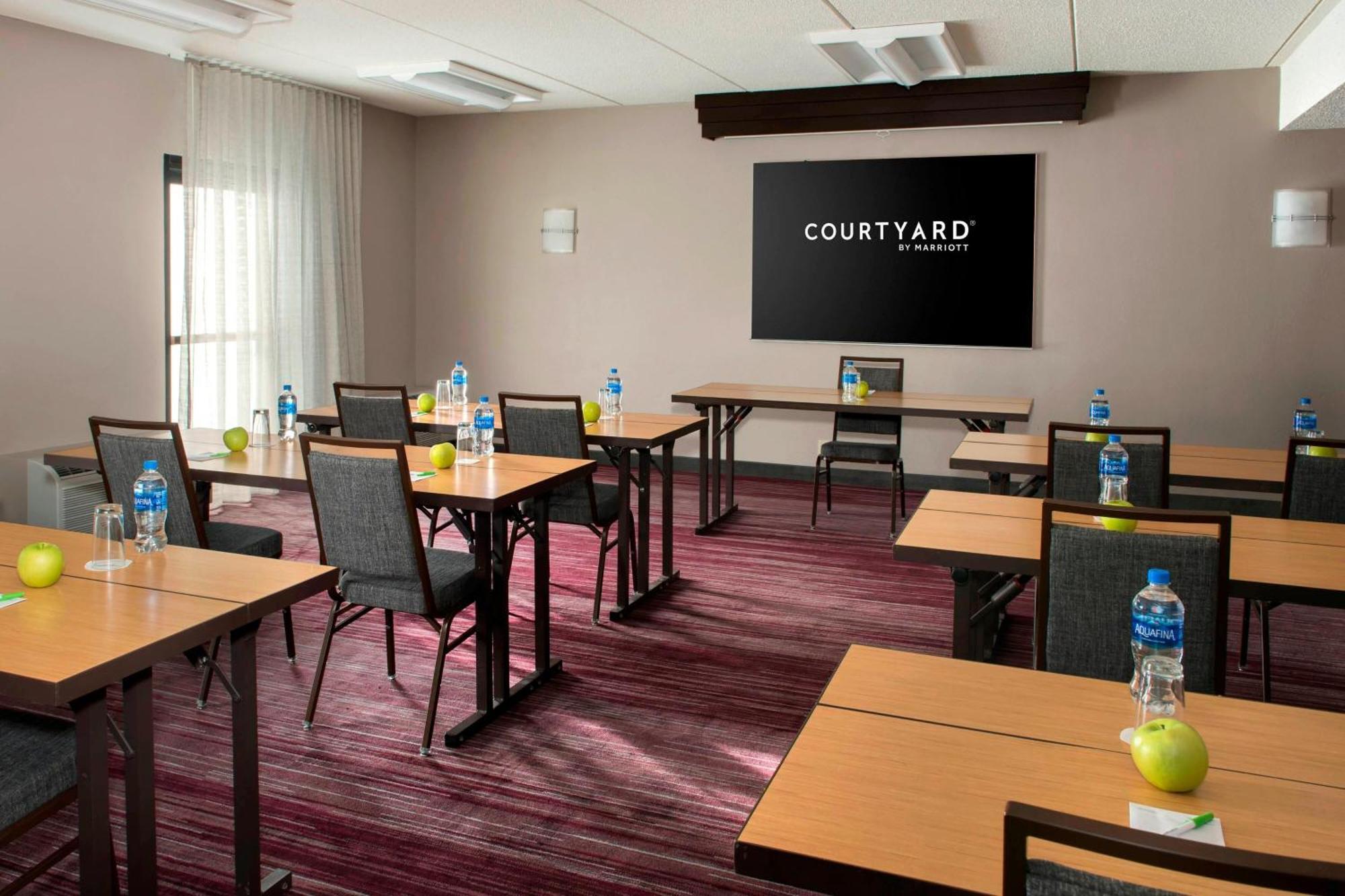 מלון Courtyard By Marriott פוקיפסי מראה חיצוני תמונה