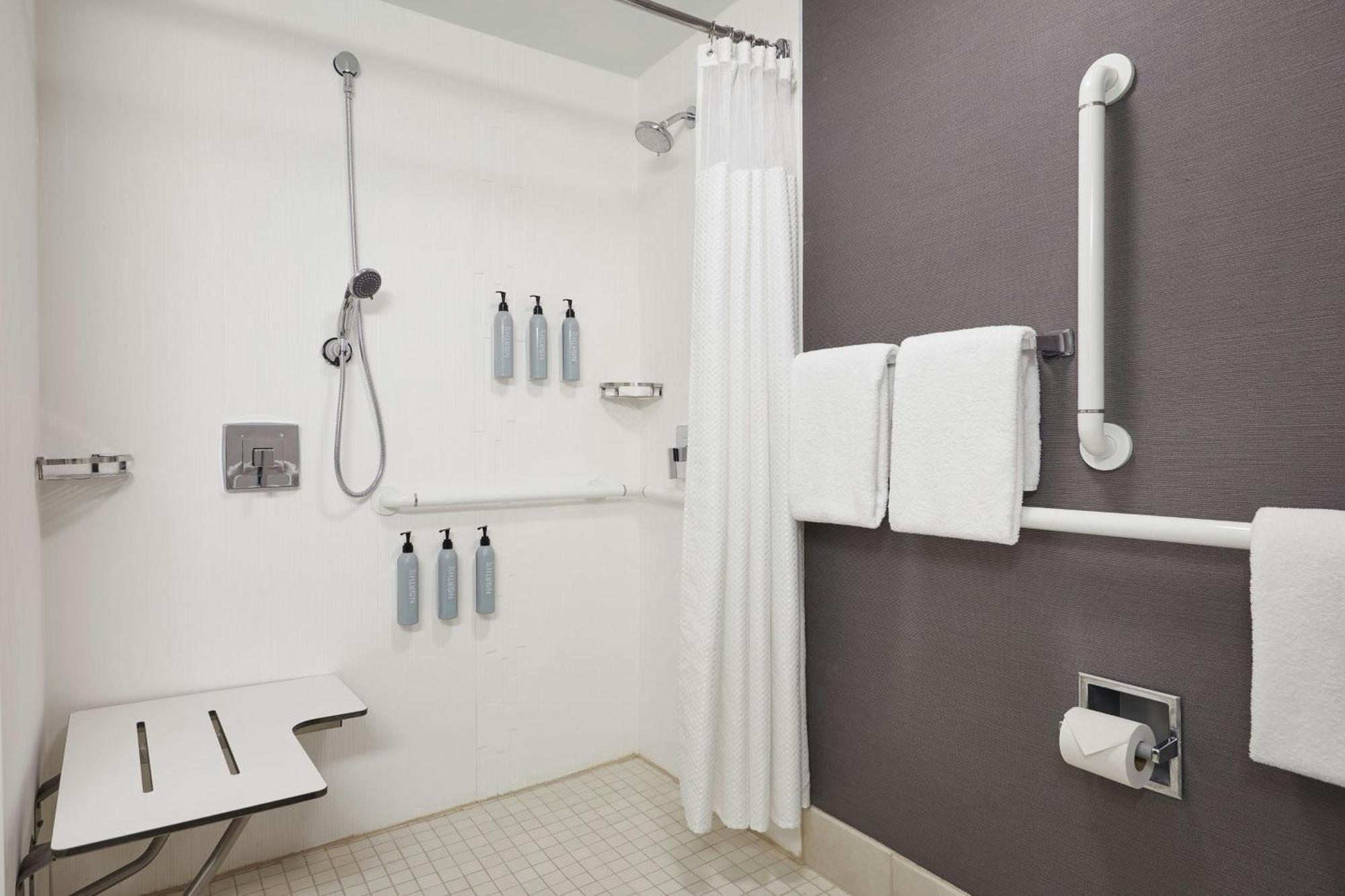 מלון Courtyard By Marriott פוקיפסי מראה חיצוני תמונה