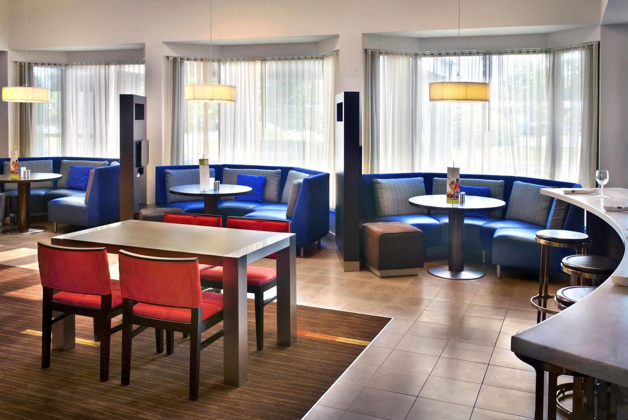 מלון Courtyard By Marriott פוקיפסי מראה חיצוני תמונה